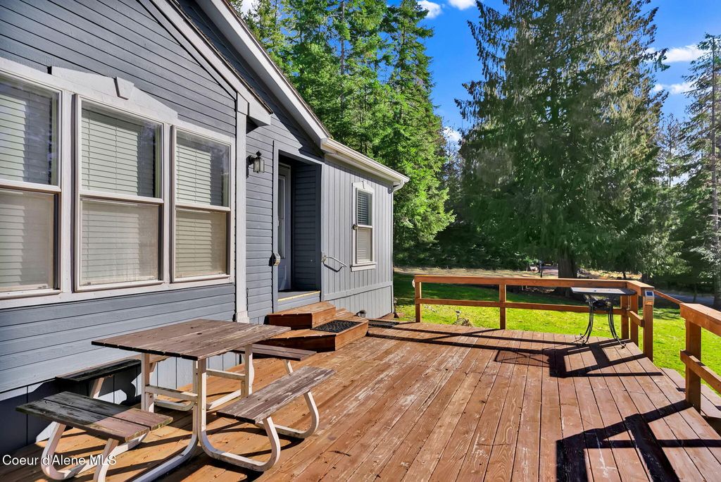 Photo of 181 Circle Dr, Hope, ID 83836 (MLS # 26-1361)