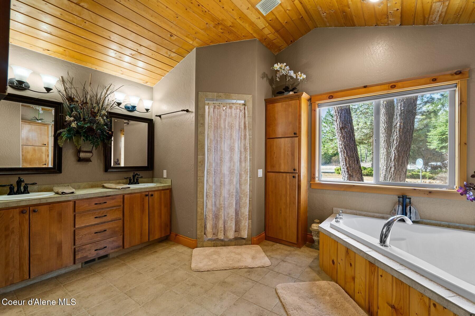 26284 N Morgan Pine Trl, Athol, Idaho image 14