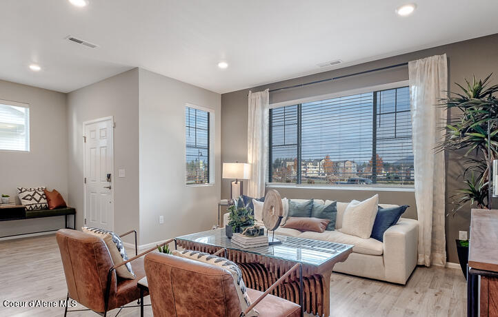 Hayden, Idaho 83835, United States, 3 Bedrooms Bedrooms, ,3 BathroomsBathrooms,Residential,Pending,49032