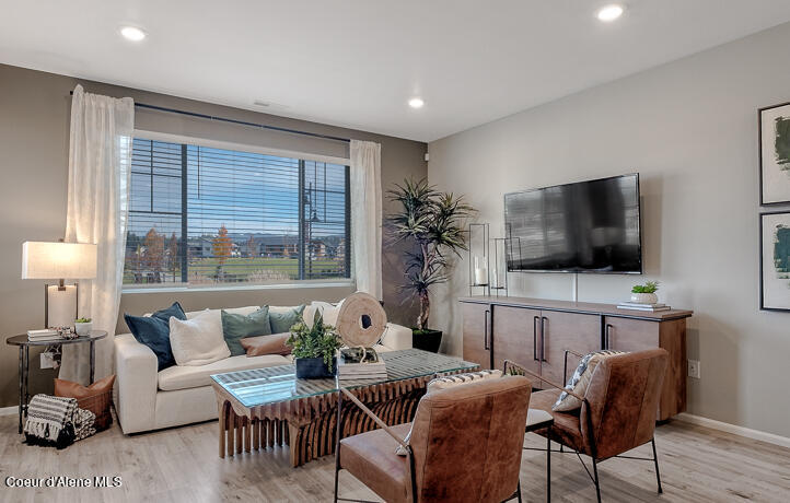 Hayden, Idaho 83835, United States, 3 Bedrooms Bedrooms, ,3 BathroomsBathrooms,Residential,Pending,49032