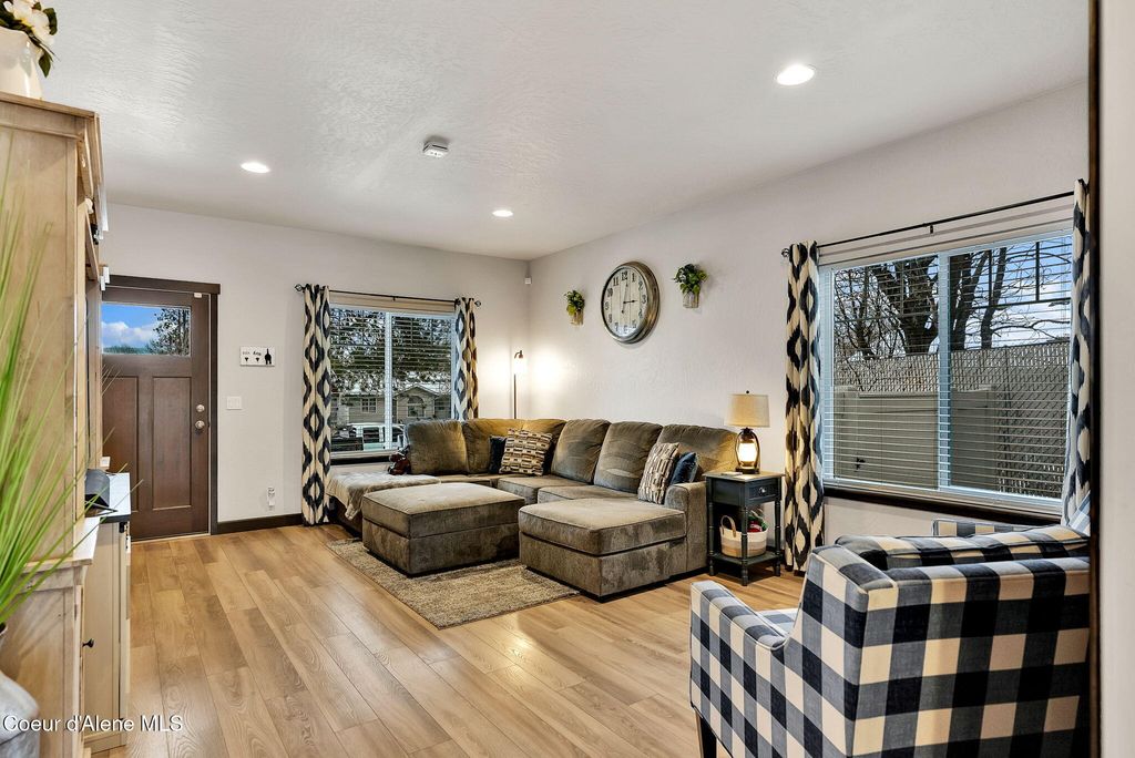 Photo of 10589 CRIMSON Dr, Hayden, ID 83835 (MLS # 25-9942)
