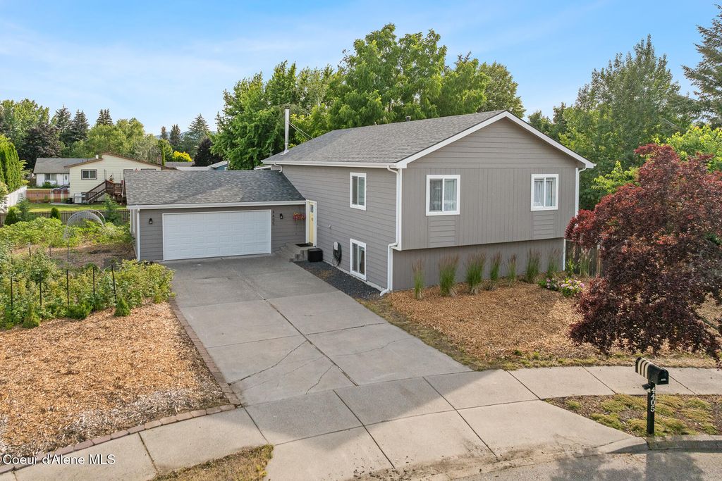 Photo of 4405 Sherlock CT, Coeur dAlene, ID 83815 (MLS # 26-6928)