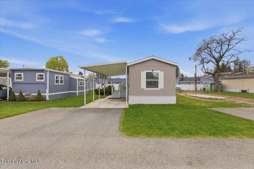 Photo of 546 Lake City Ln, Coeur dAlene, ID 83815 (MLS # 26-4103)
