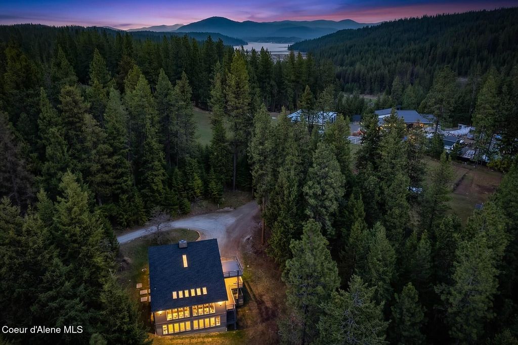 Photo of 5005 Cougar Estates Estates, Coeur dAlene, ID 83814 (MLS # 26-3380)