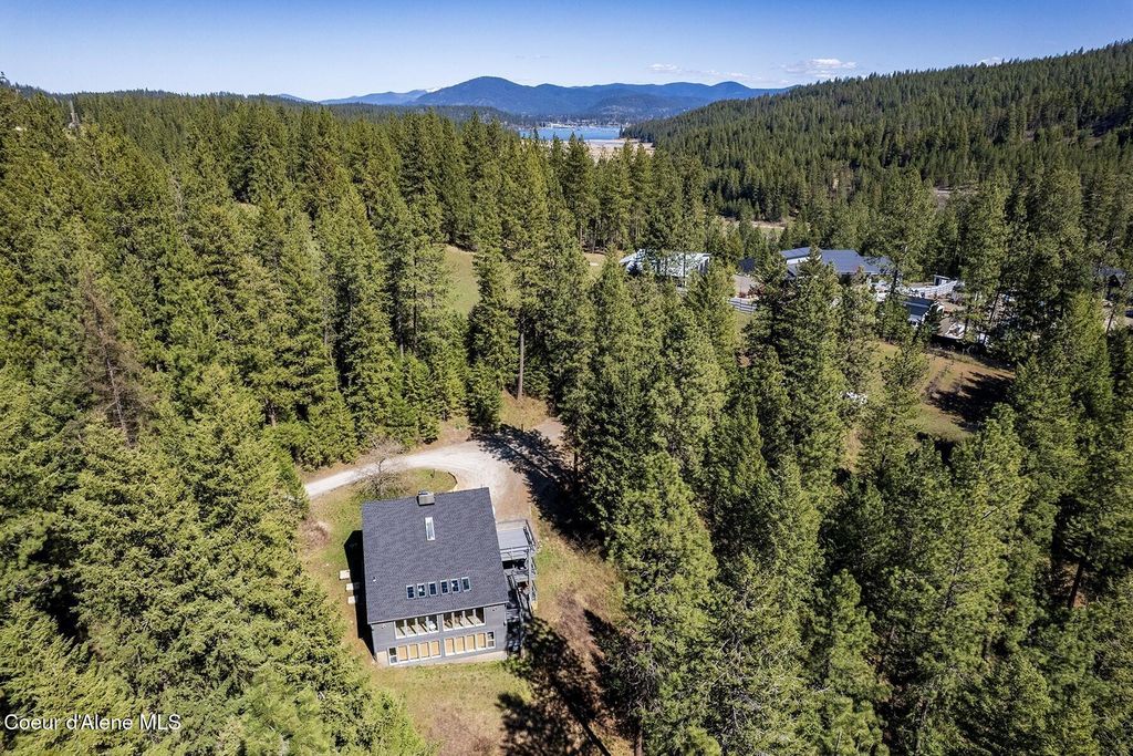 Photo of 5005 Cougar Estates Estates, Coeur dAlene, ID 83814 (MLS # 26-3380)
