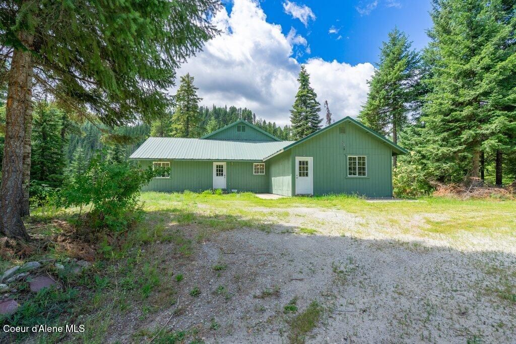 Photo of 842 Eastriver Spur Spur, Priest River, ID 83856 (MLS # 25-7505)