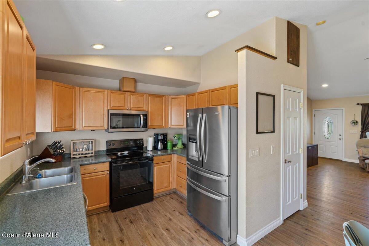 1526 Blacktail Road, Cocolalla, Alaska image 12