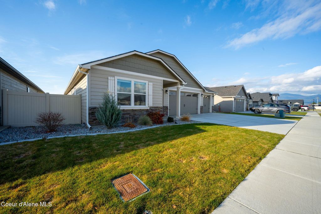 Photo of 4268 May Ella Lp Loop, Post Falls, ID 83854 (MLS # 25-10989)