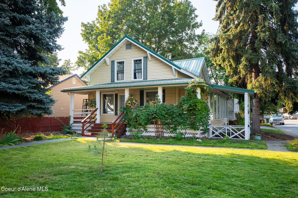 Photo of 610 EMMA Ave, Coeur dAlene, ID 83814 (MLS # 25-9241)
