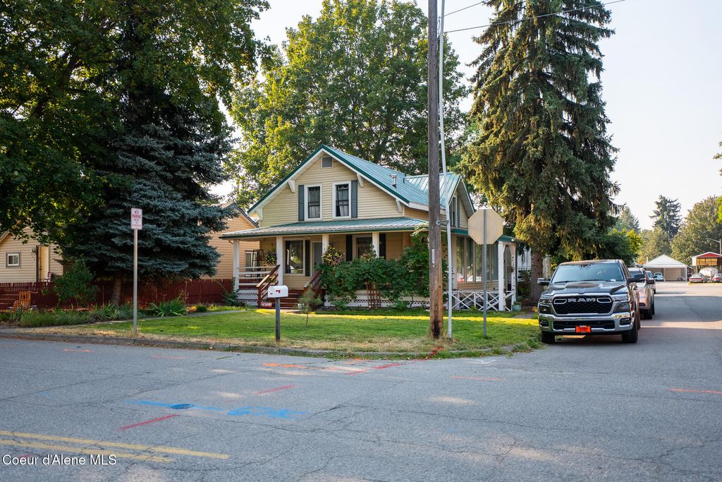 Photo of 610 EMMA Ave, Coeur dAlene, ID 83814 (MLS # 25-9241)