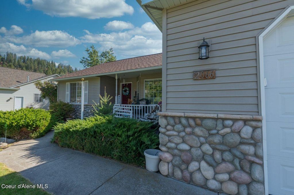 Photo of 2066 GOLDLEAF Ln, Coeur dAlene, ID 83814 (MLS # 25-9789)