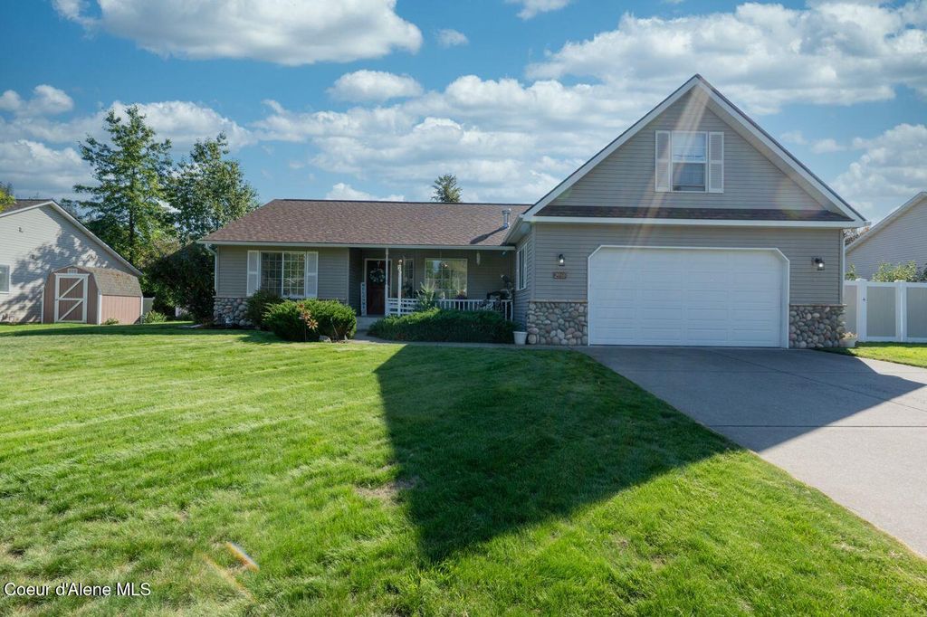 Photo of 2066 GOLDLEAF Ln, Coeur dAlene, ID 83814 (MLS # 25-9789)