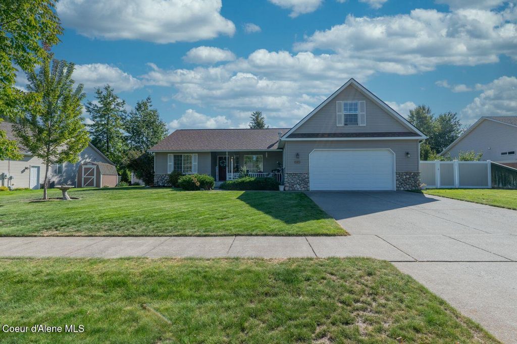 Photo of 2066 GOLDLEAF Ln, Coeur dAlene, ID 83814 (MLS # 25-9789)