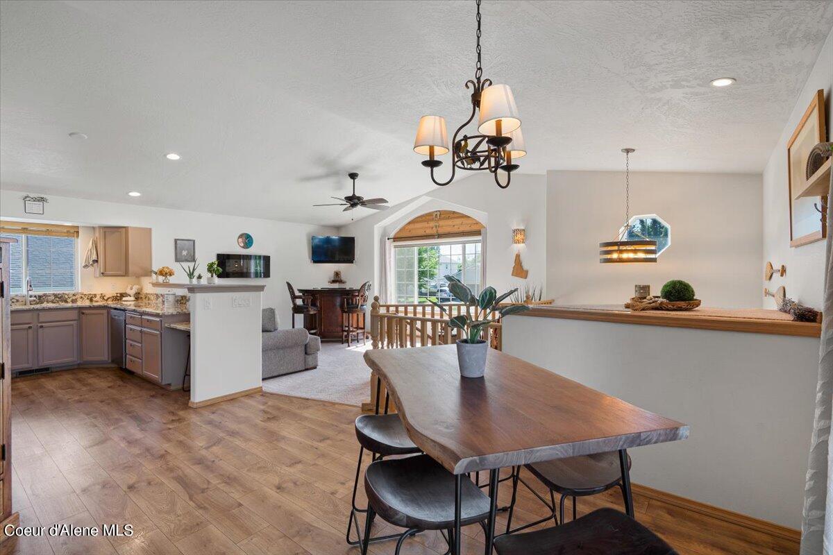 Hayden, Idaho 83835, United States, 4 Bedrooms Bedrooms, ,2 BathroomsBathrooms,Residential,Pending,54315