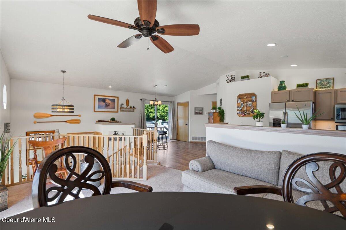 Hayden, Idaho 83835, United States, 4 Bedrooms Bedrooms, ,2 BathroomsBathrooms,Residential,Pending,54315