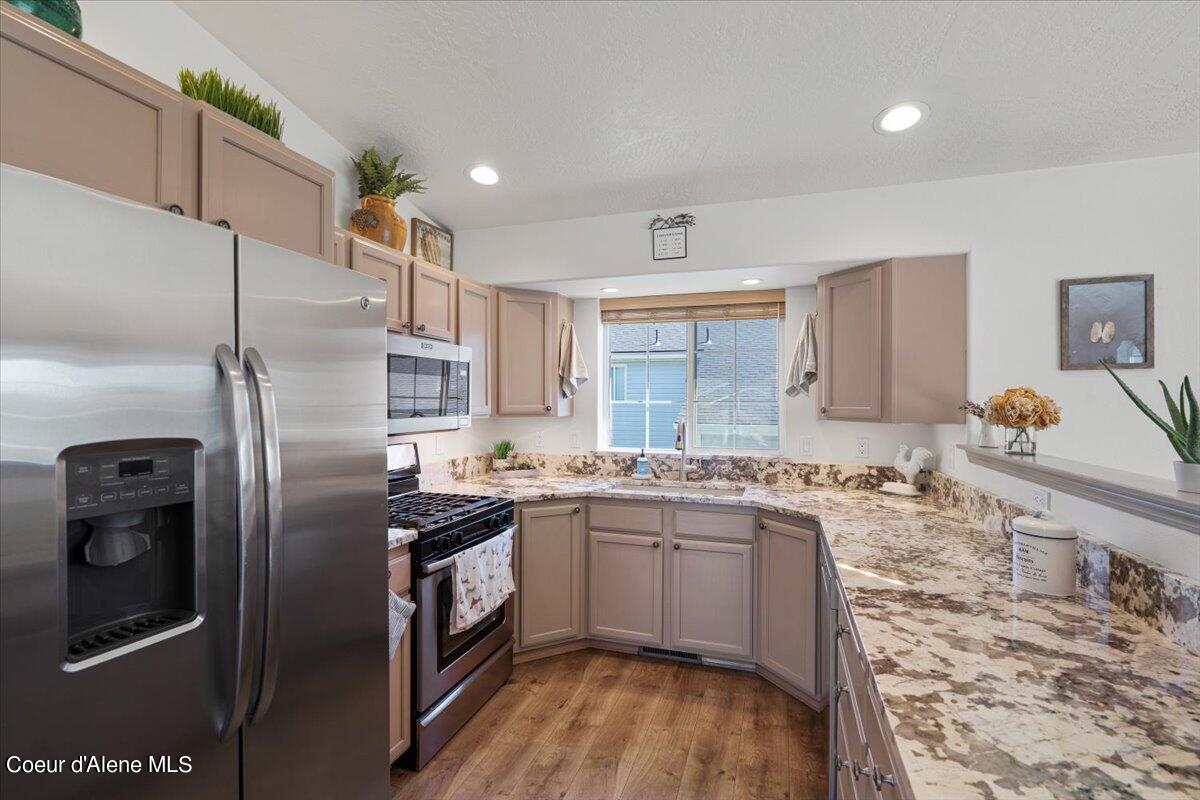 Hayden, Idaho 83835, United States, 4 Bedrooms Bedrooms, ,2 BathroomsBathrooms,Residential,Pending,54315