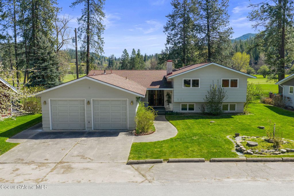 Photo of 301 WOODLAND Dr, Pinehurst, ID 83850 (MLS # 26-3868)