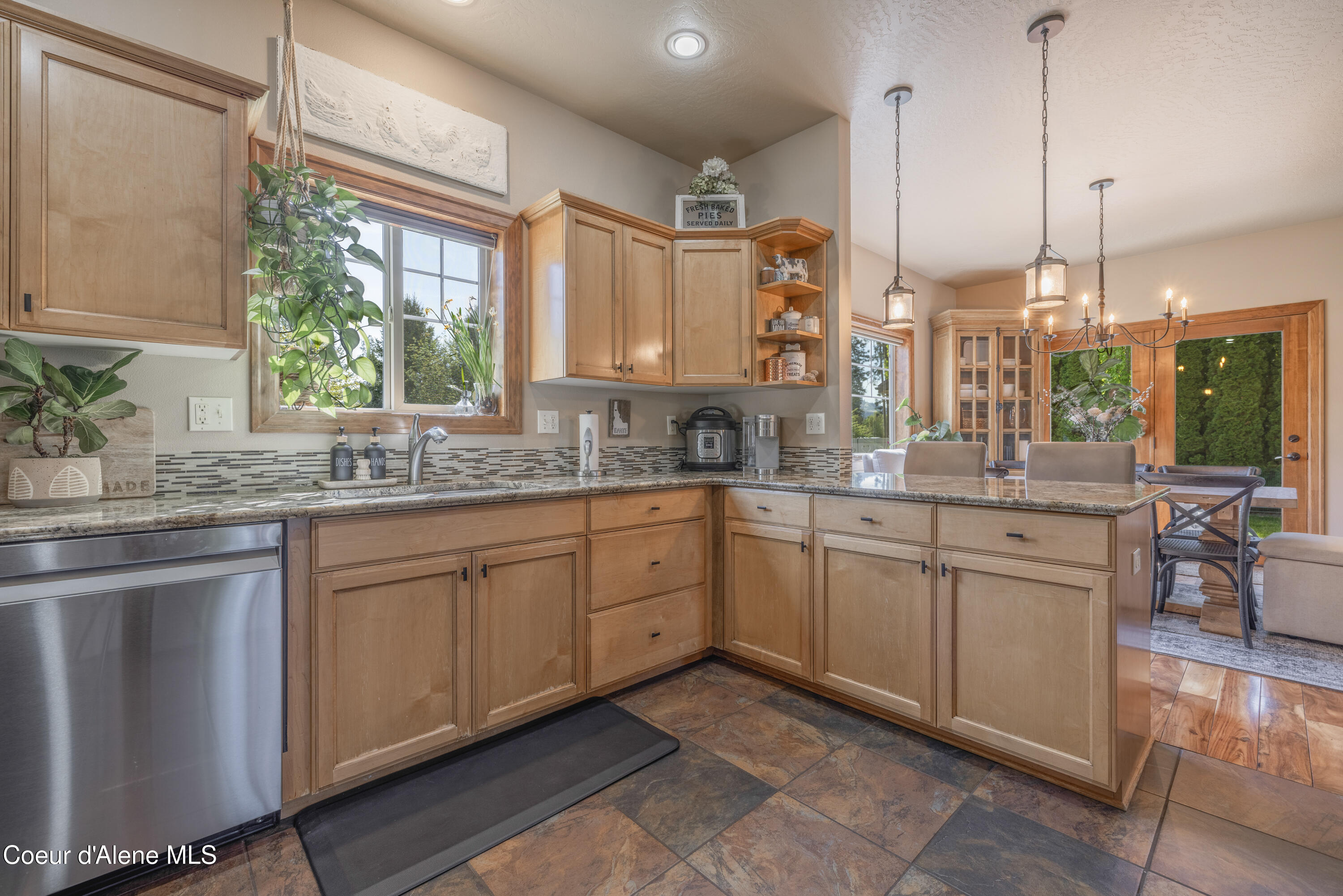 Hayden, Idaho 83835, United States, 4 Bedrooms Bedrooms, ,3 BathroomsBathrooms,Residential,Active,128186