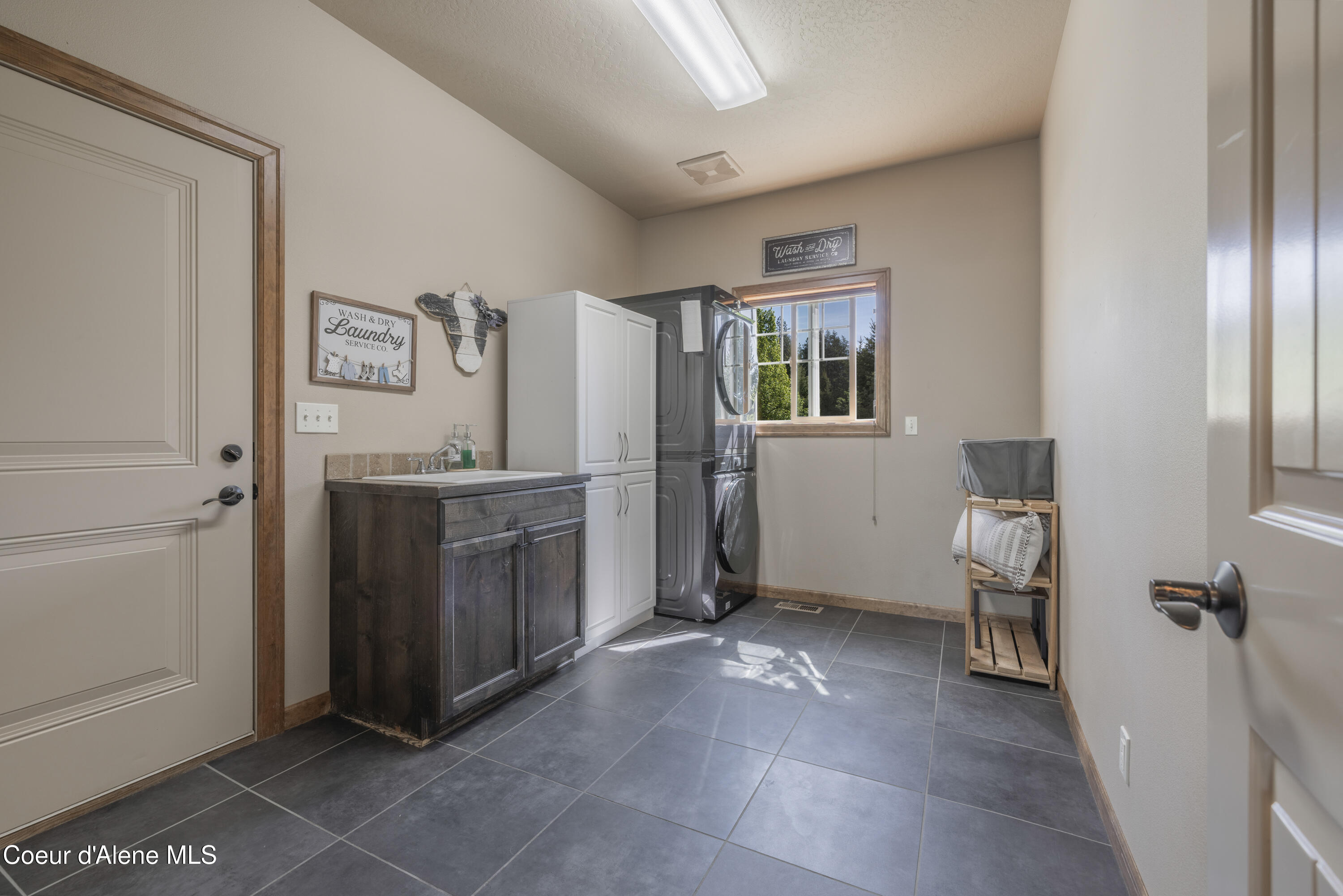 Hayden, Idaho 83835, United States, 4 Bedrooms Bedrooms, ,3 BathroomsBathrooms,Residential,Active,128186