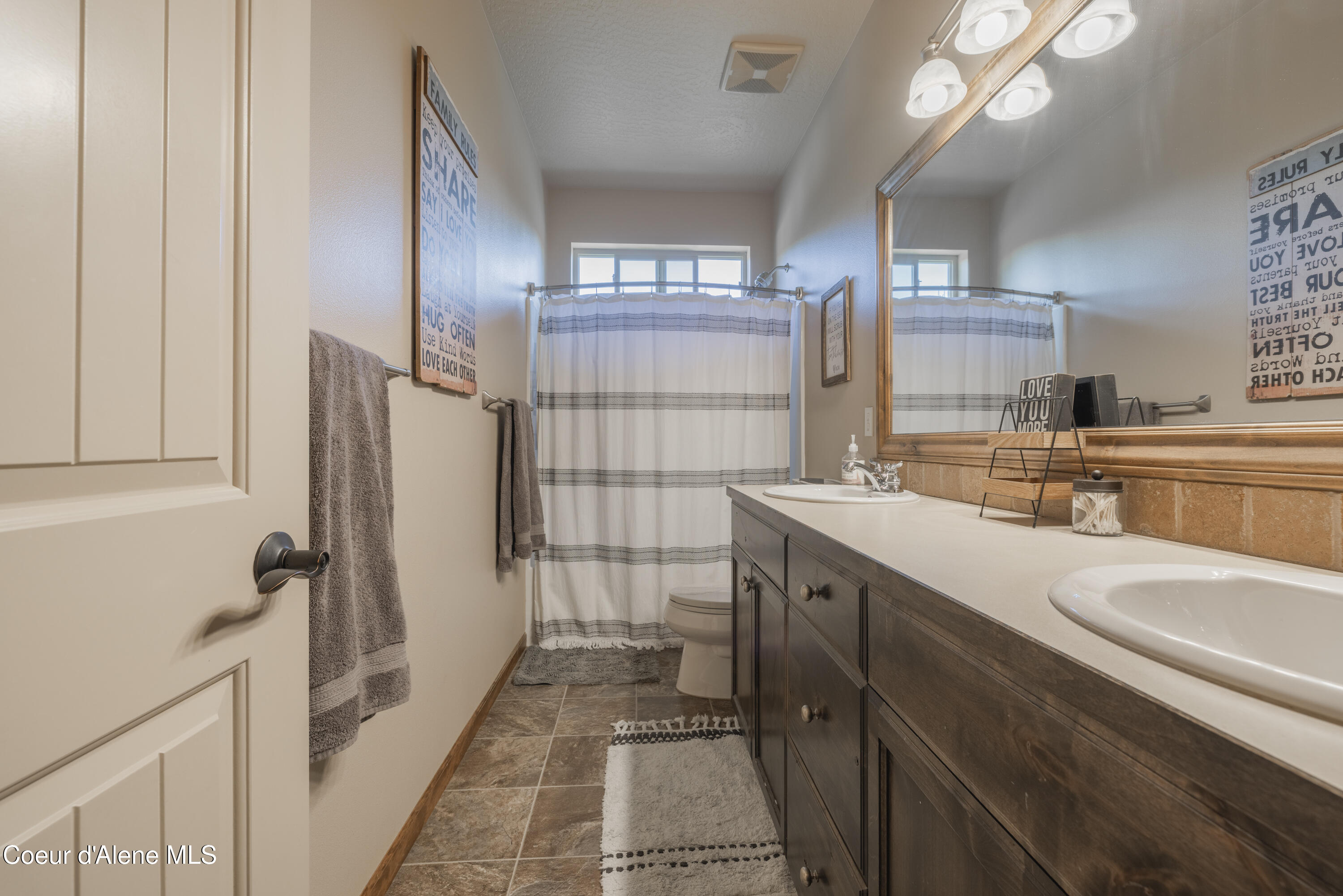 Hayden, Idaho 83835, United States, 4 Bedrooms Bedrooms, ,3 BathroomsBathrooms,Residential,Active,128186