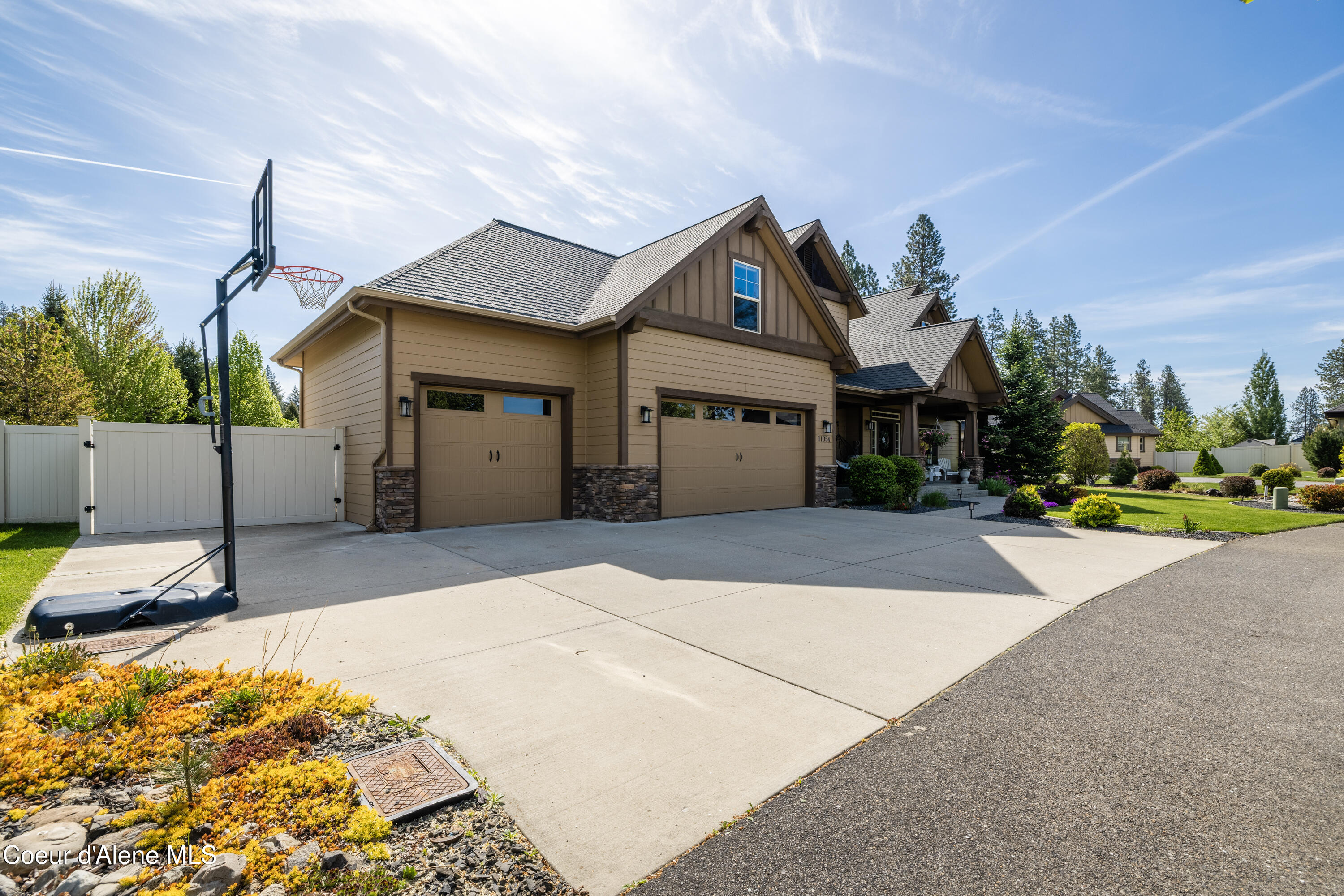 Hayden, Idaho 83835, United States, 4 Bedrooms Bedrooms, ,3 BathroomsBathrooms,Residential,Active,128186