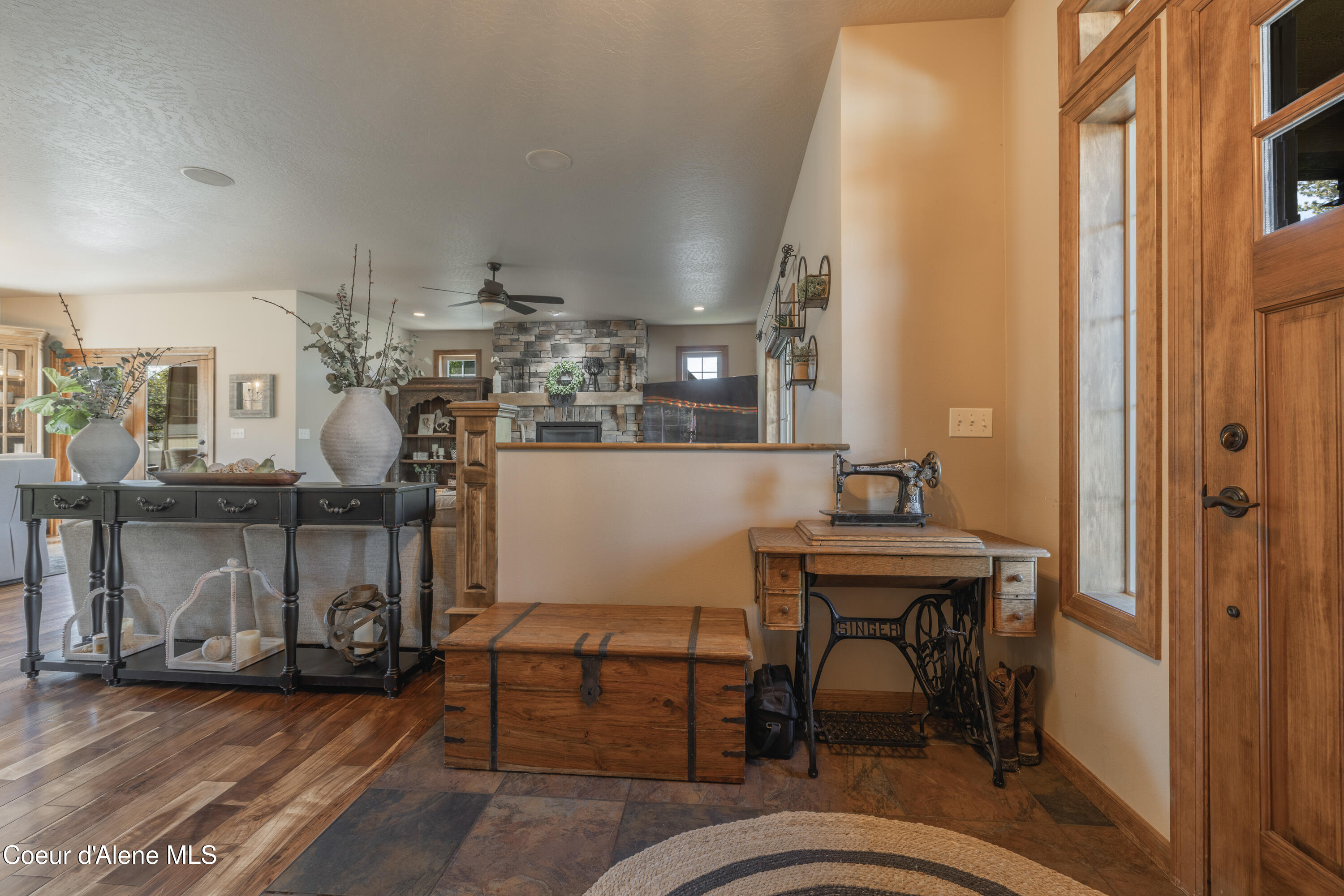 Hayden, Idaho 83835, United States, 4 Bedrooms Bedrooms, ,3 BathroomsBathrooms,Residential,Active,128186