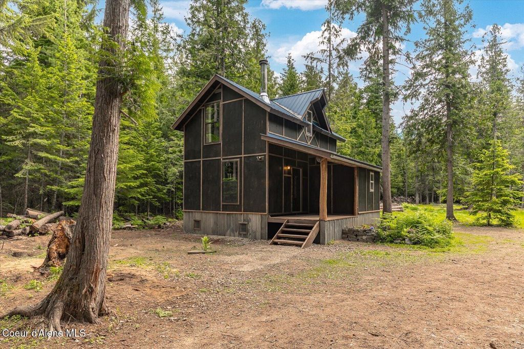 Photo of 508 Cedar Grove Grove, Sandpoint, ID 83864 (MLS # 26-5961)