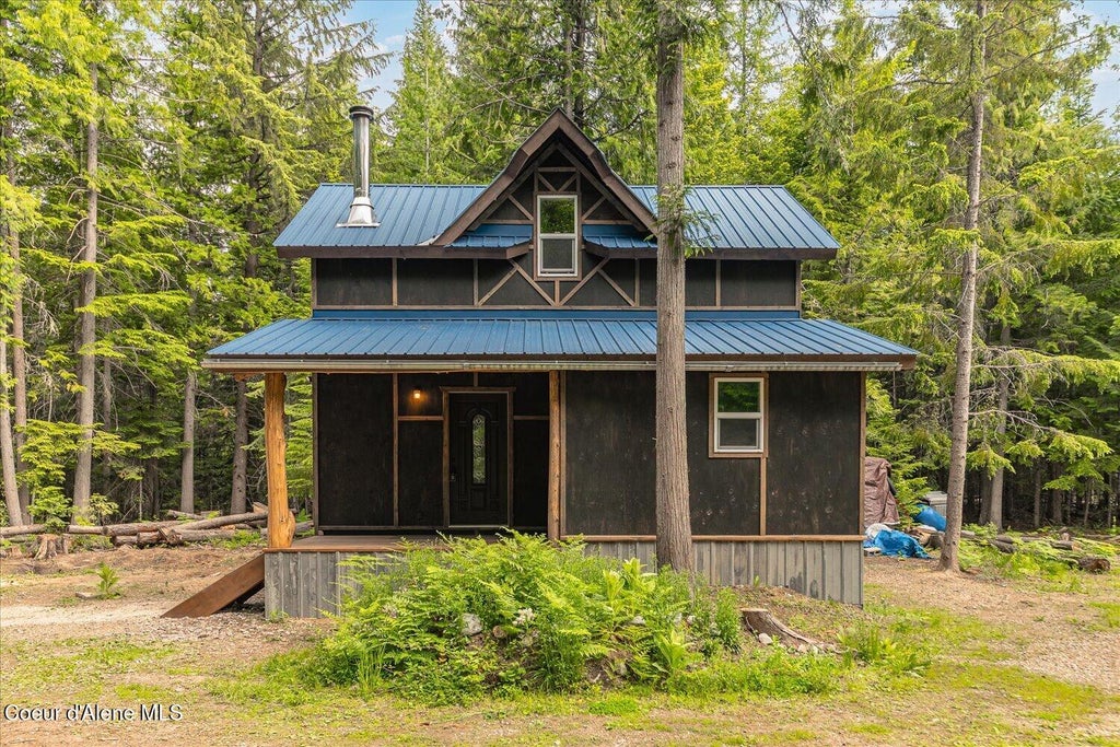 Photo of 508 Cedar Grove Grove, Sandpoint, ID 83864 (MLS # 26-5961)
