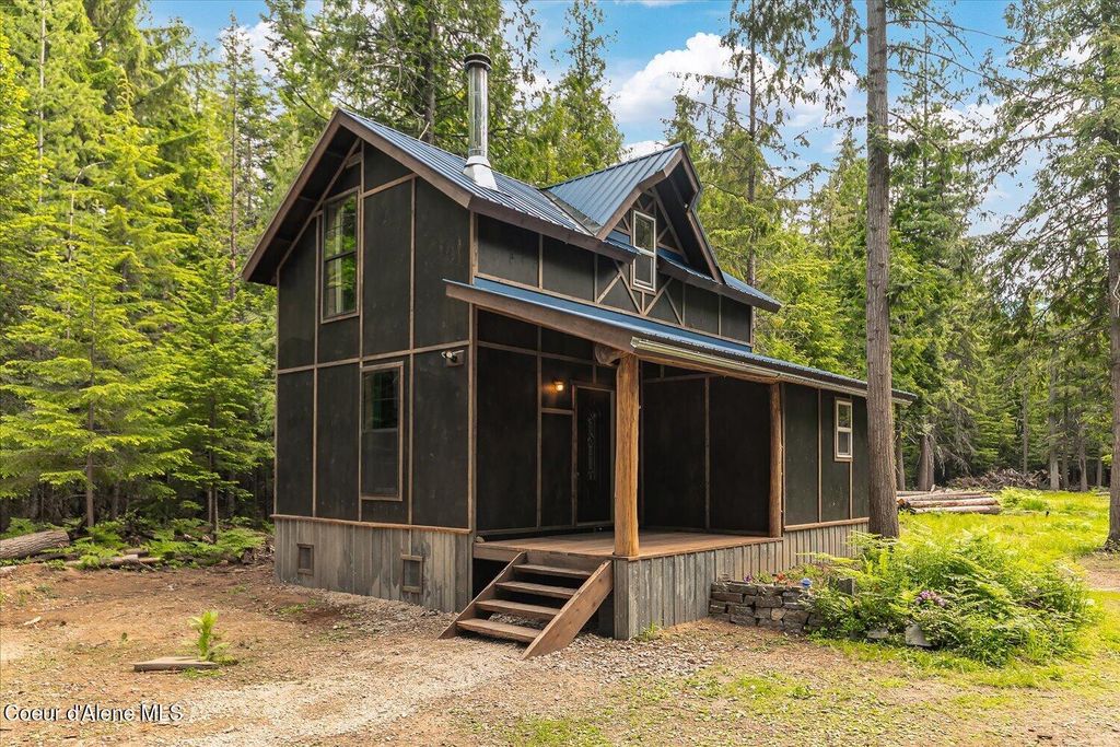 Photo of 508 Cedar Grove Grove, Sandpoint, ID 83864 (MLS # 26-5961)