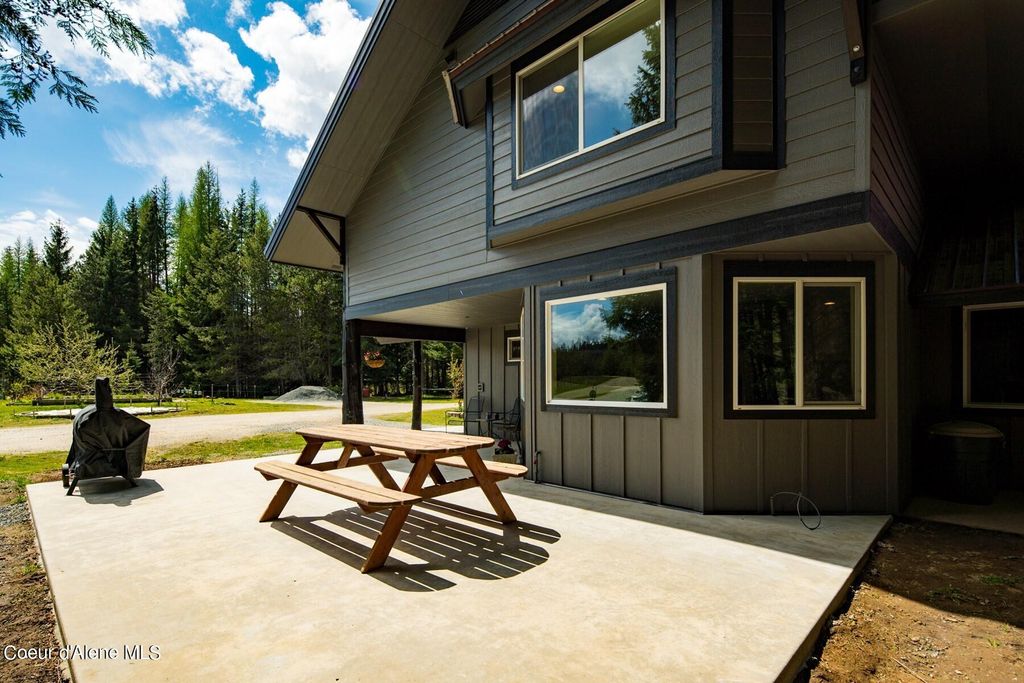 Photo of 181 Calypso Ln, Sandpoint, ID 83864 (MLS # 25-4191)