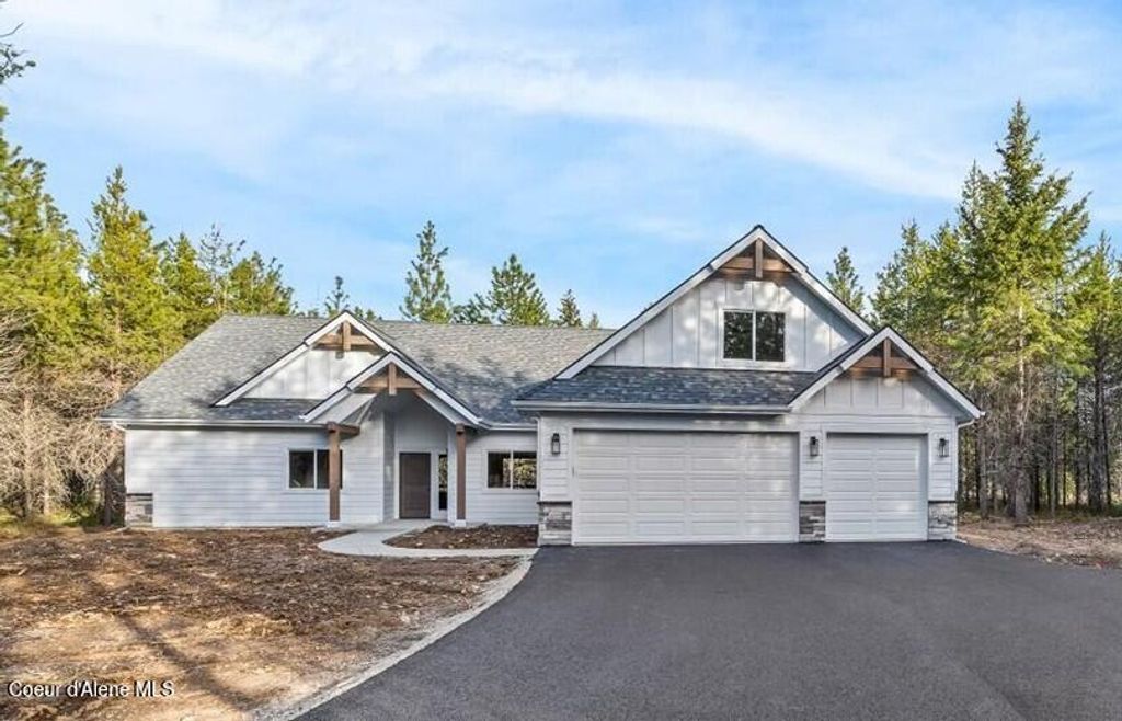 Photo of 17372 Kathleen Ave, Hauser, ID 83854 (MLS # 25-8736)