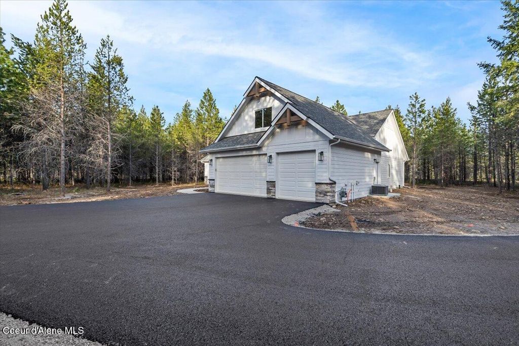 Photo of 17372 Kathleen Ave, Hauser, ID 83854 (MLS # 25-8736)