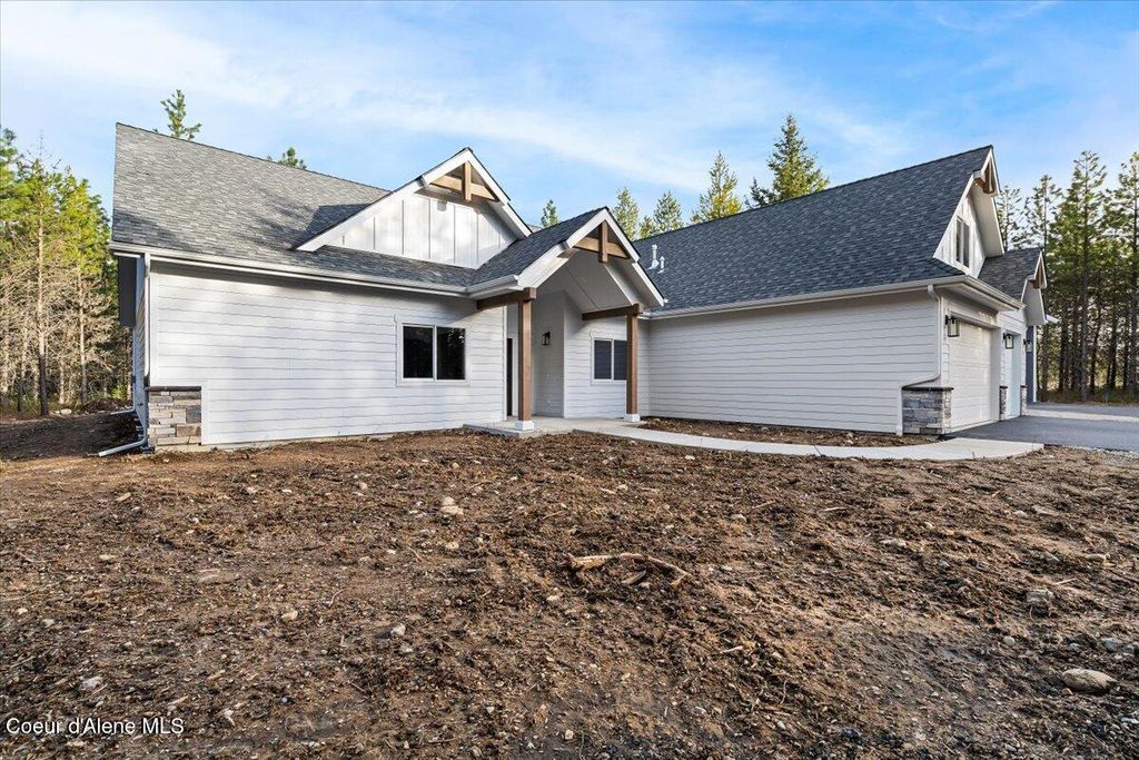 Photo of 17372 Kathleen Ave, Hauser, ID 83854 (MLS # 25-8736)