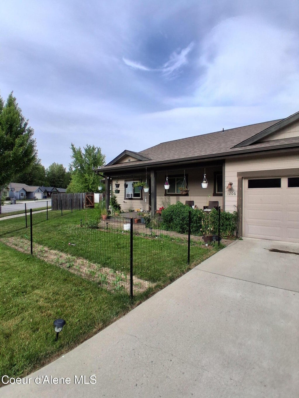 Photo of 1206 Honeysuckle Ave, Sandpoint, ID 83864 (MLS # 26-9599)
