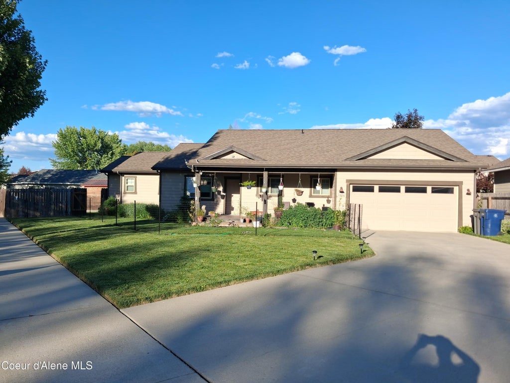 Photo of 1206 Honeysuckle Ave, Sandpoint, ID 83864 (MLS # 26-9599)