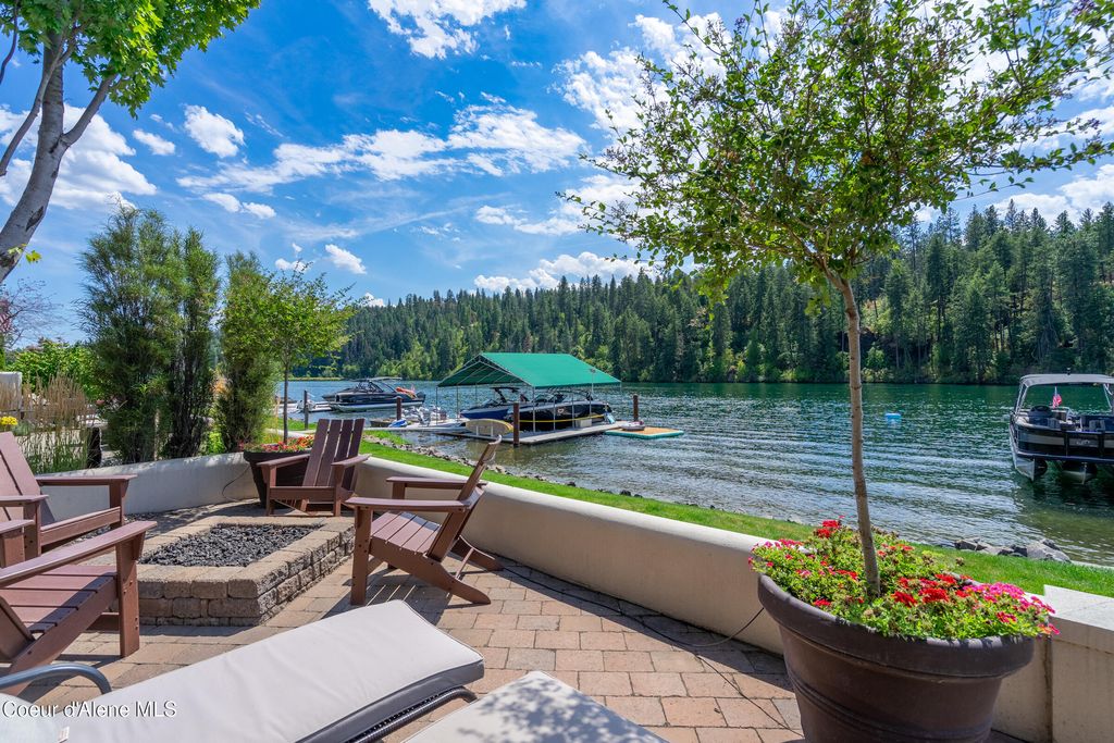 Photo of 3712 Shoreview Ln, Coeur dAlene, ID 83814 (MLS # 25-8125)