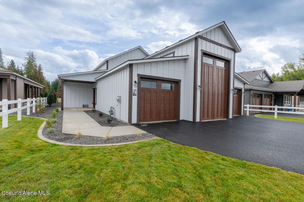Photo of 137 Backtrack Rd, Sandpoint, ID 83864 (MLS # 25-9430)