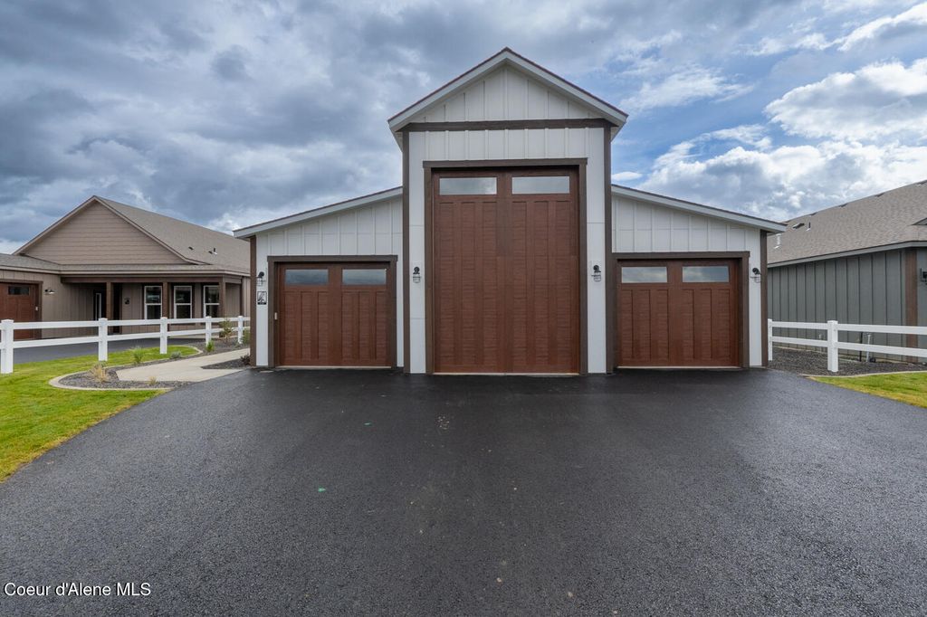 Photo of 137 Backtrack Rd, Sandpoint, ID 83864 (MLS # 25-9430)