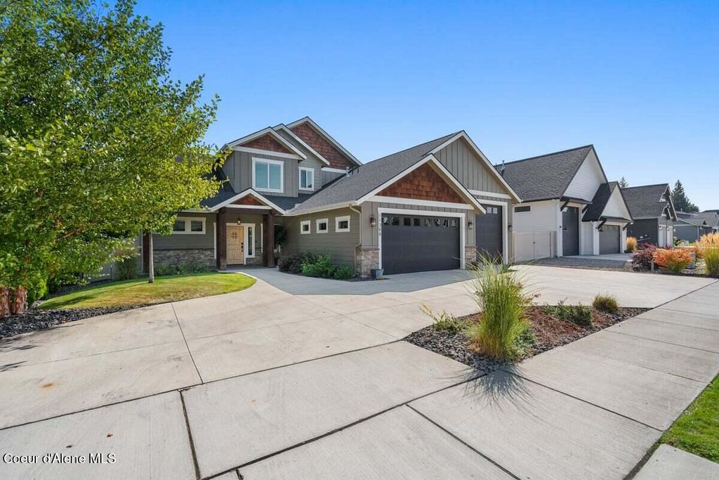 Photo of 11388 ARMONIA Way, Hayden, ID 83835 (MLS # 25-9498)
