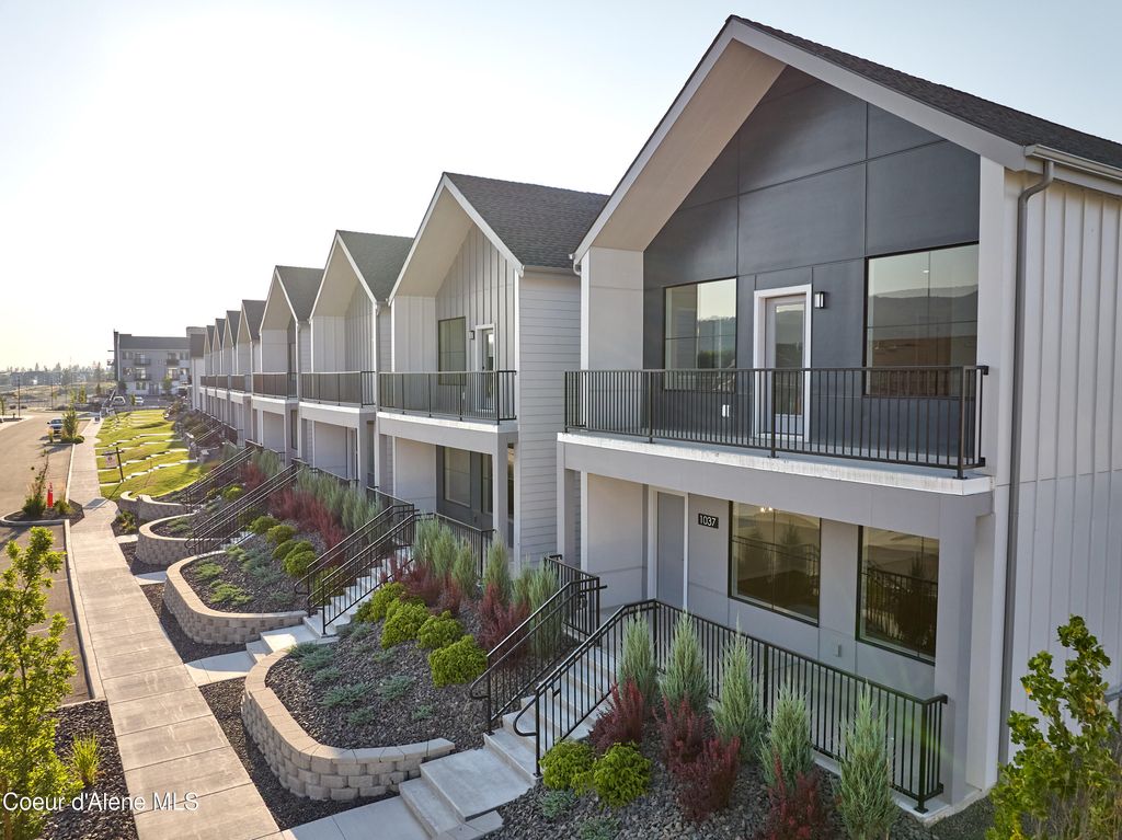 Photo of 1037 RAILROAD Ave, Post Falls, ID 83854 (MLS # 25-7300)