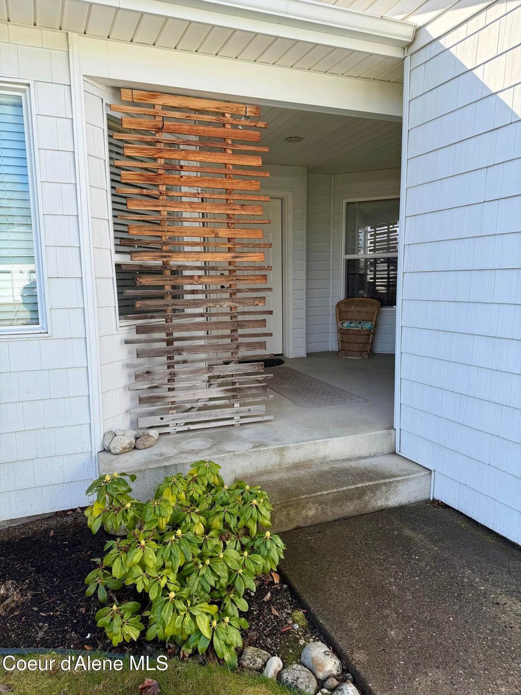 Photo of 1446 Woodlawn Dr, Hayden, ID 83835 (MLS # 26-2642)