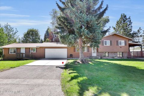 Photo of 860 HOFFMAN Ave, Coeur dAlene, ID 83815 (MLS # 25-8902)
