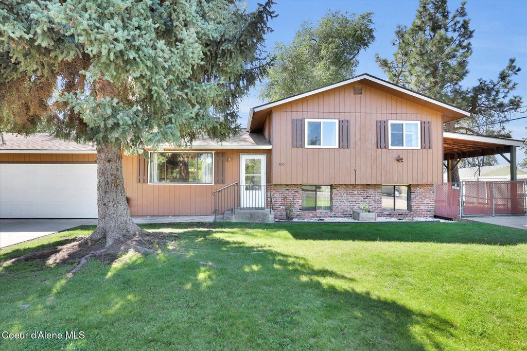 Photo of 860 HOFFMAN Ave, Coeur dAlene, ID 83815 (MLS # 25-8902)
