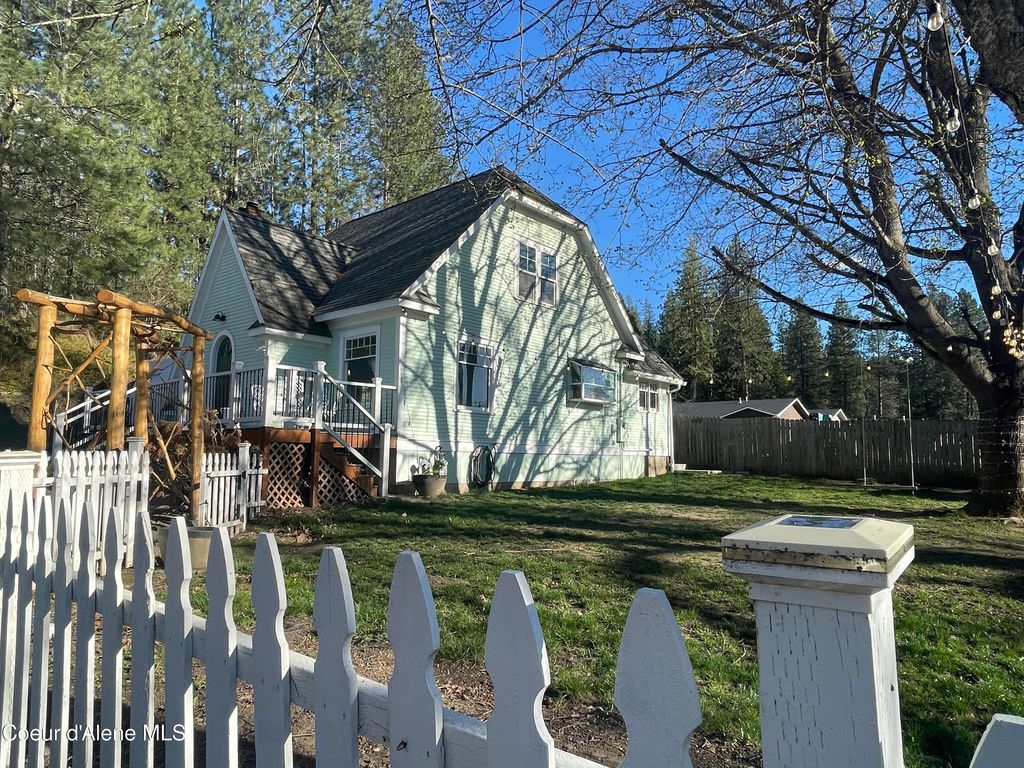 Photo of 6645 Alderson Ln, Bonners Ferry, ID 83805 (MLS # 26-3569)