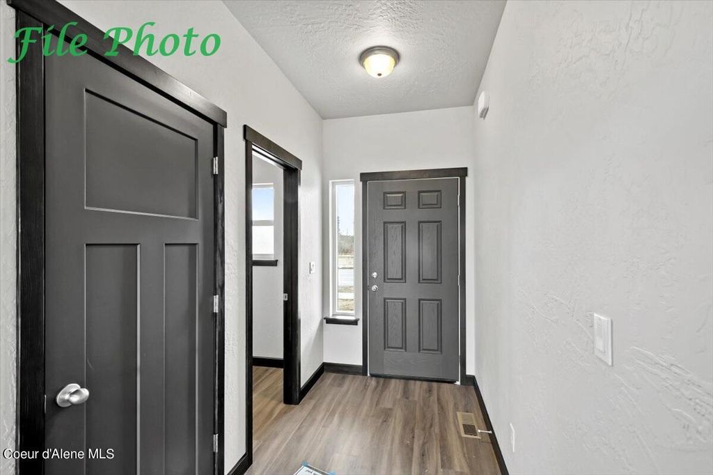 Photo of 1119 Jersey St, Sandpoint, ID 83864 (MLS # 25-10213)