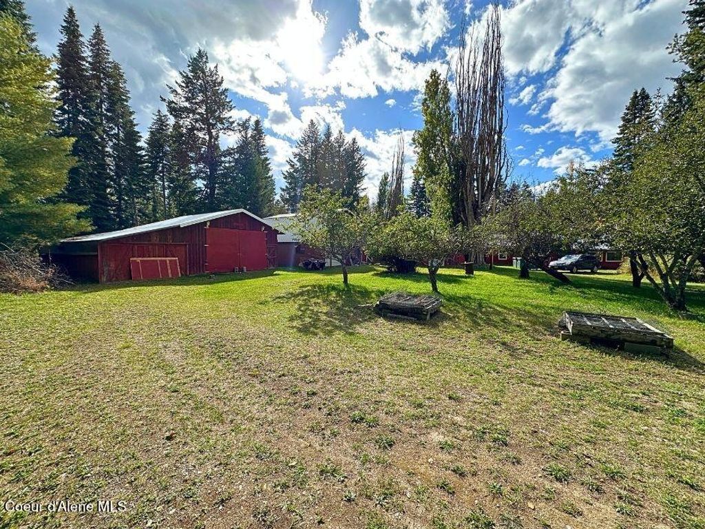 Photo of 1557 Pleasant Valley Valley, Naples, ID 83847 (MLS # 25-10132)