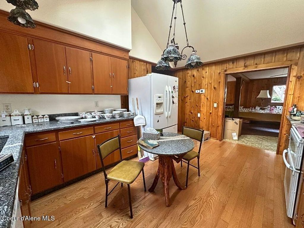Photo of 1557 Pleasant Valley Valley, Naples, ID 83847 (MLS # 25-10132)