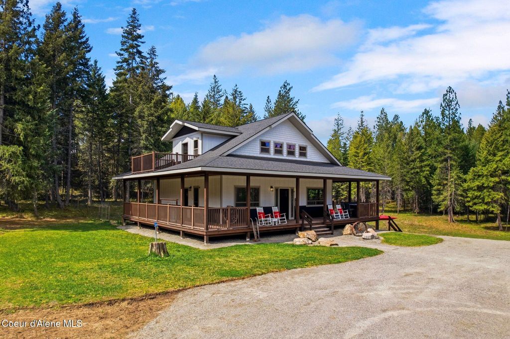 Photo of 396 Latigo Lane Lane, Naples, ID 83847 (MLS # 26-4381)
