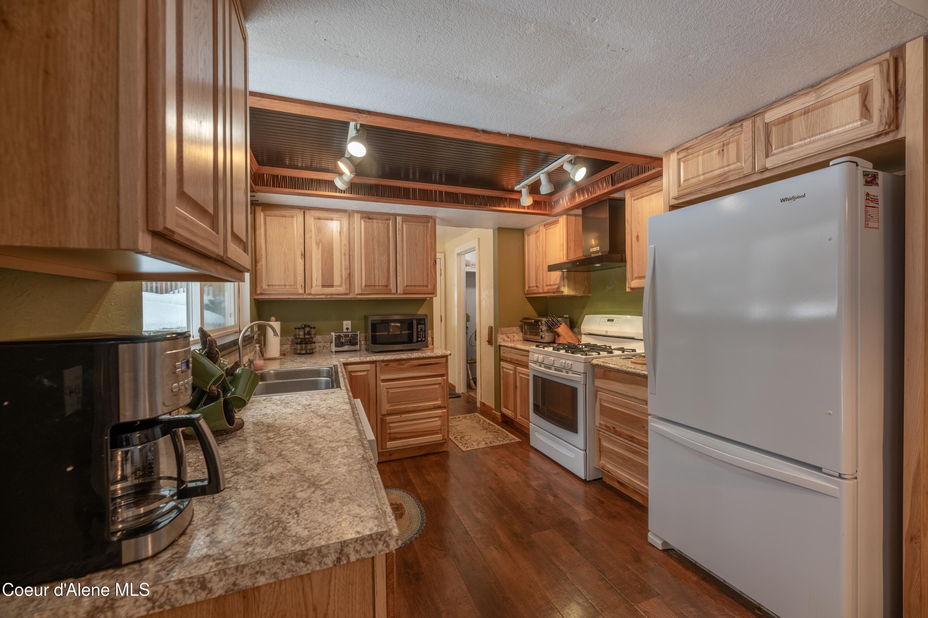 527 Creekside Dr, Priest Lake, Pennsylvania image 2