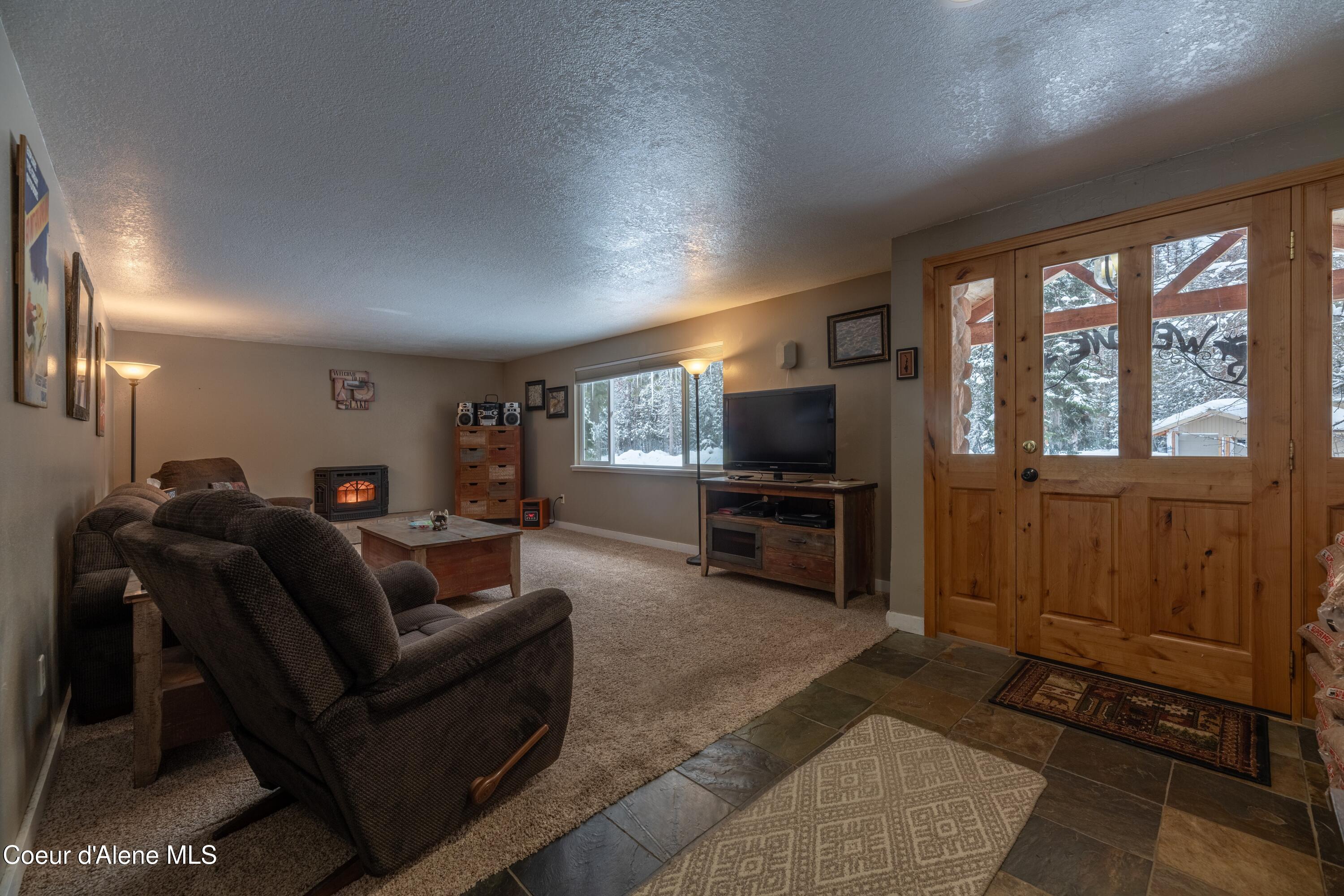 527 Creekside Dr, Priest Lake, Pennsylvania image 6